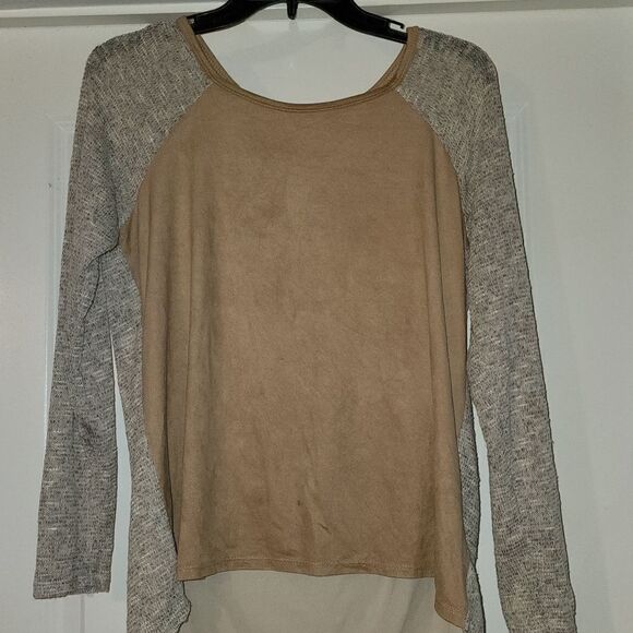 Mixed fabric top   - Picture 1 of 4
